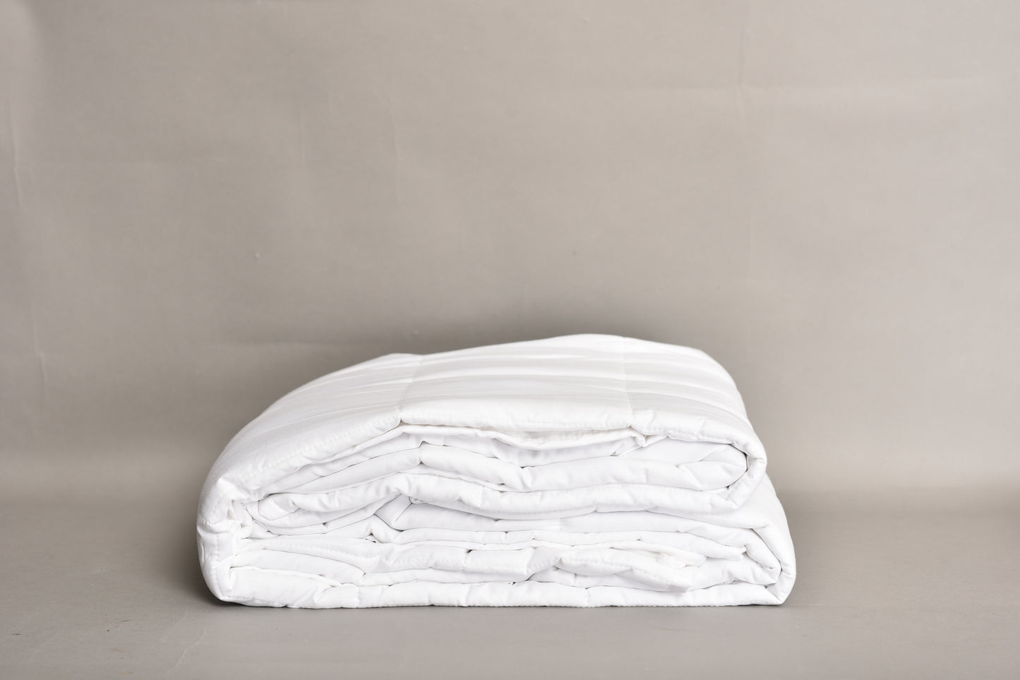 שמיכה כבדה מרגיעה ומשחררת לחץ- מתאימה לטיפול חרדה, ADHD ושינה עמוקה